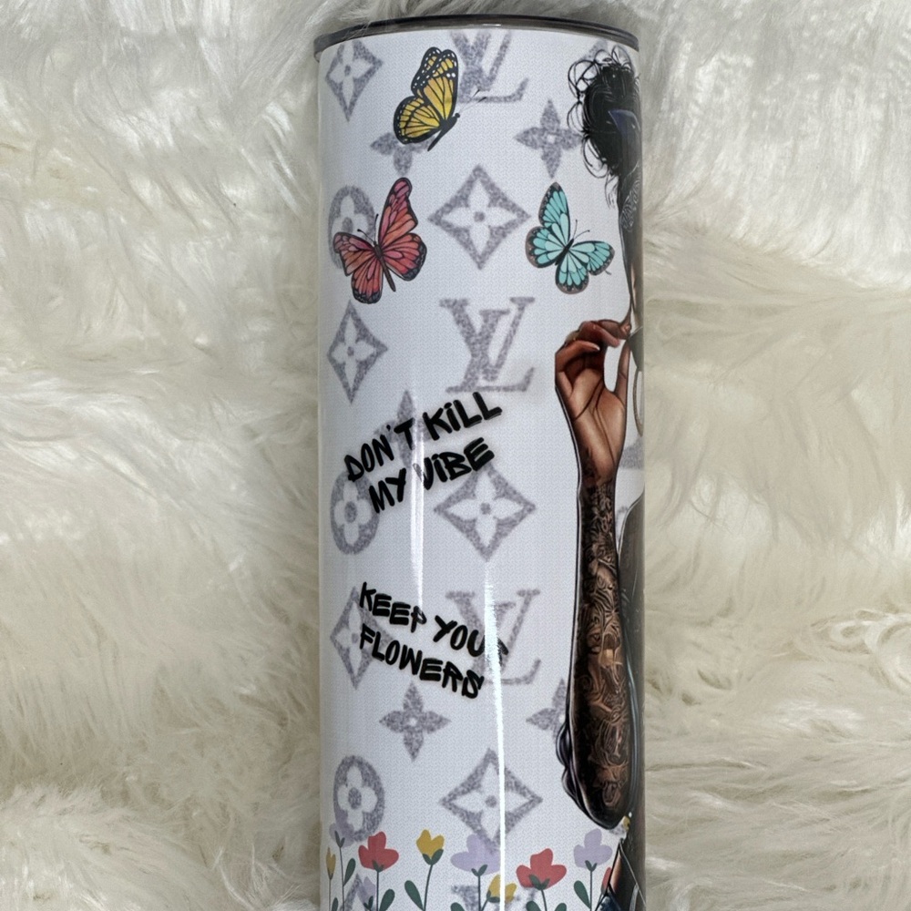 Stylish 20‎ oz Tumbler with Tattooed Woman Design - Picture 4 of 6
